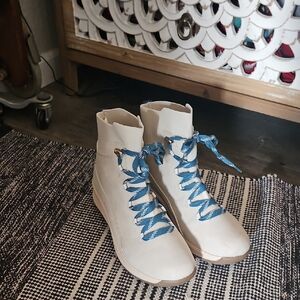 Stylish Women's Boots with Blue Laces